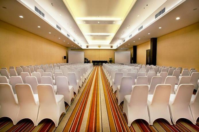 Yasmin Hotel Karawaci Tangerang Exterior foto