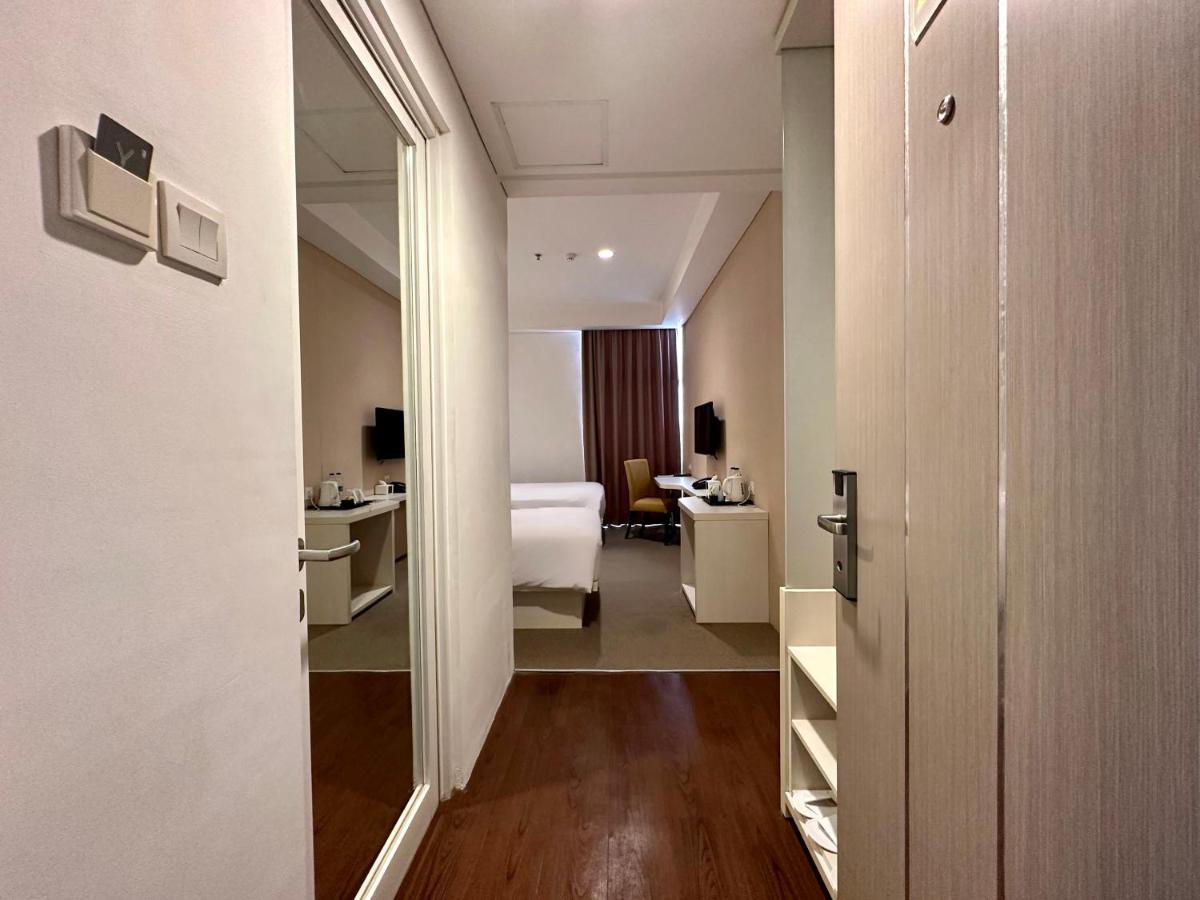 Yasmin Hotel Karawaci Tangerang Exterior foto